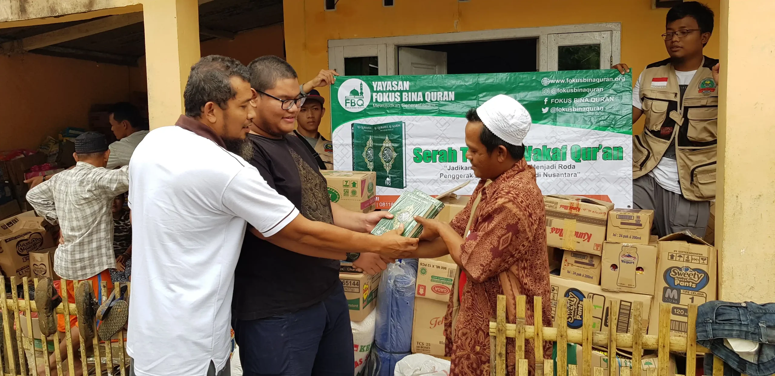 Penyerahan Mushaf Al-Quran Bencana Tsunami Banten