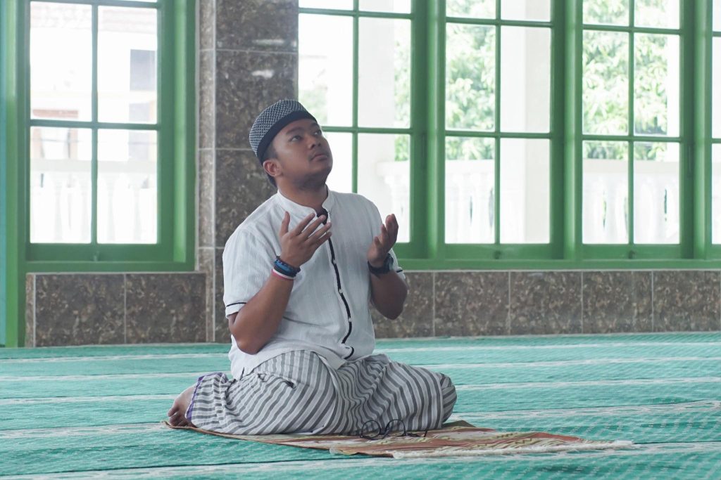 memperbanyak doa pada hari jumat